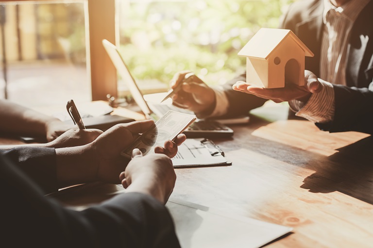 De ce s-au scumpit locuintele